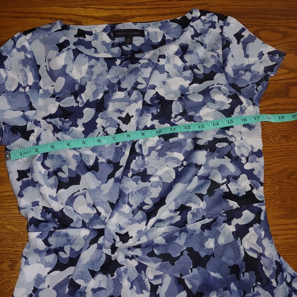 Banana Republic Abstract Floral Twist Front Top - Picture 7 of 7